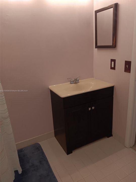 Recently Sold: $186,000 (2 beds, 2 baths, 970 Square Feet)