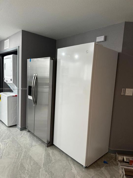 WASHER/DRYER/REFRIGERATOR/FREEZER