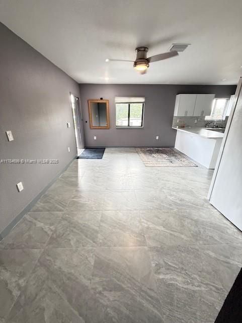 出租: $3,900 (5 贝兹, 2 浴室, 1800 平方英尺)