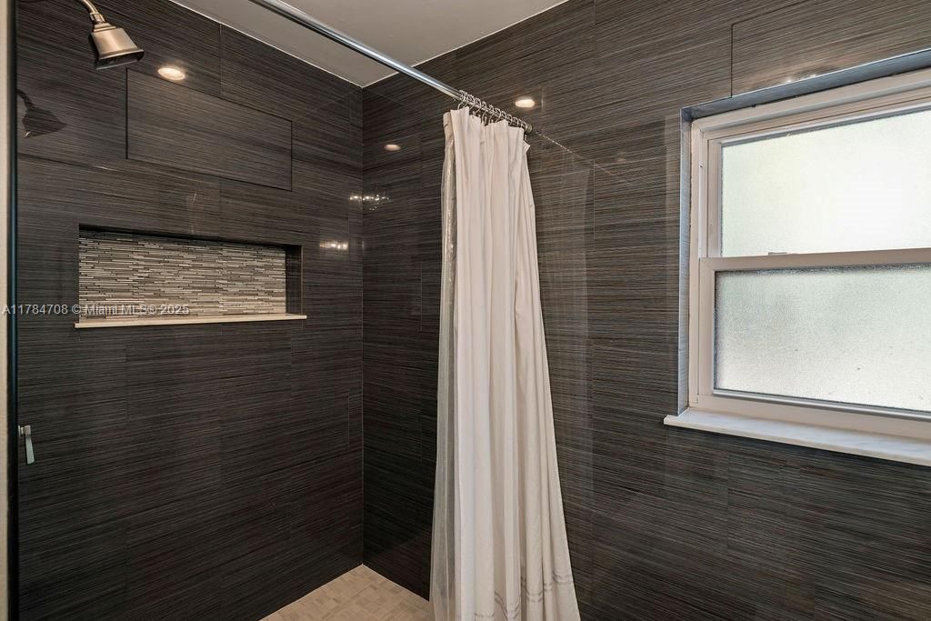 En Venta: $495,000 (0.36 acres)