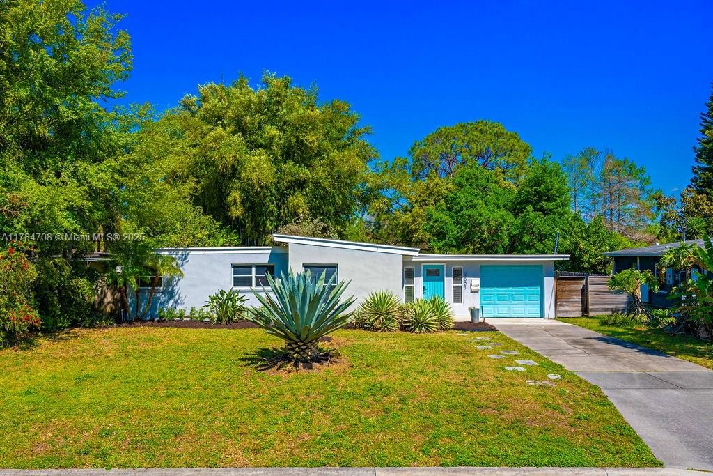 En Venta: $495,000 (0.36 acres)