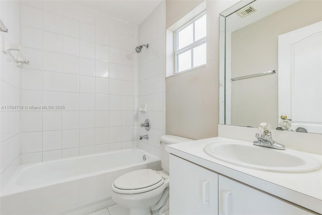 最近售出: $491,000 (3 贝兹, 2 浴室, 1264 平方英尺)