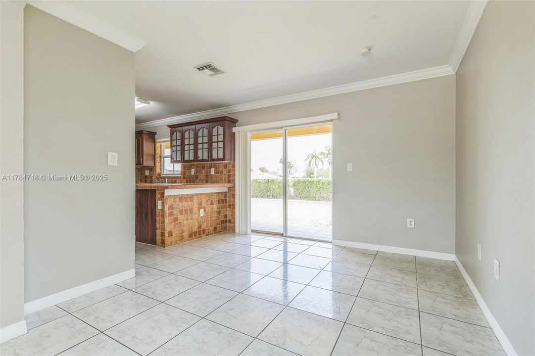 最近售出: $491,000 (3 贝兹, 2 浴室, 1264 平方英尺)