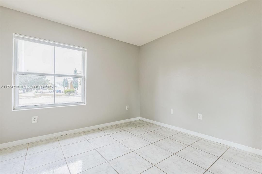 最近售出: $491,000 (3 贝兹, 2 浴室, 1264 平方英尺)