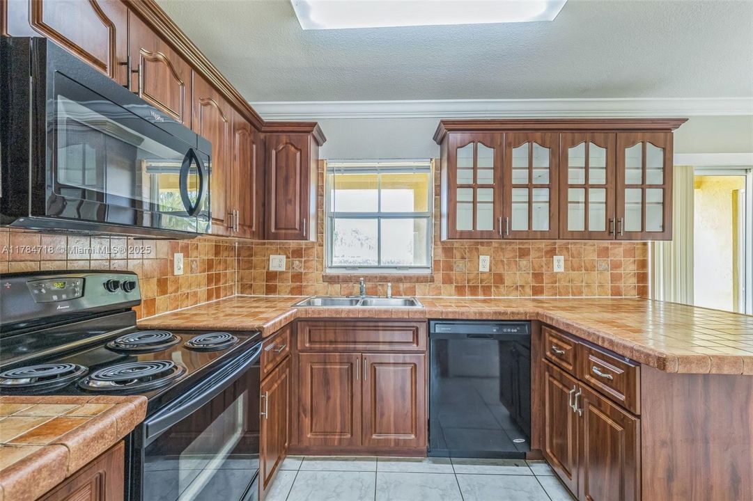 最近售出: $491,000 (3 贝兹, 2 浴室, 1264 平方英尺)