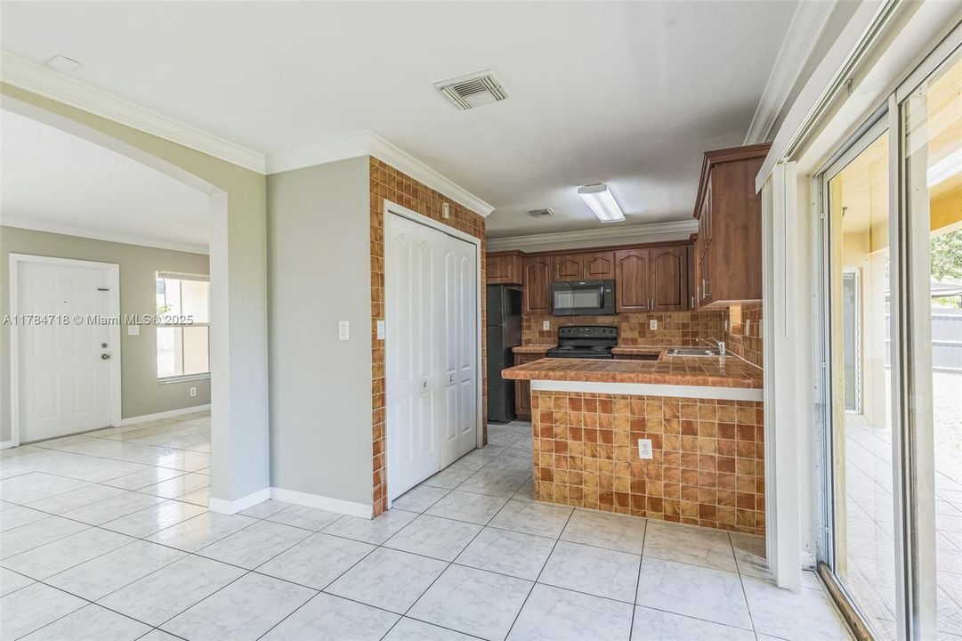 最近售出: $491,000 (3 贝兹, 2 浴室, 1264 平方英尺)