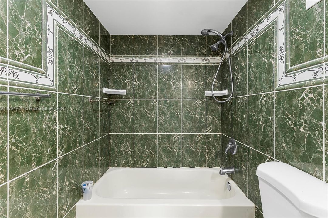 Недавно продано: $140,000 (2 спален, 2 ванн, 1150 Квадратных фут)