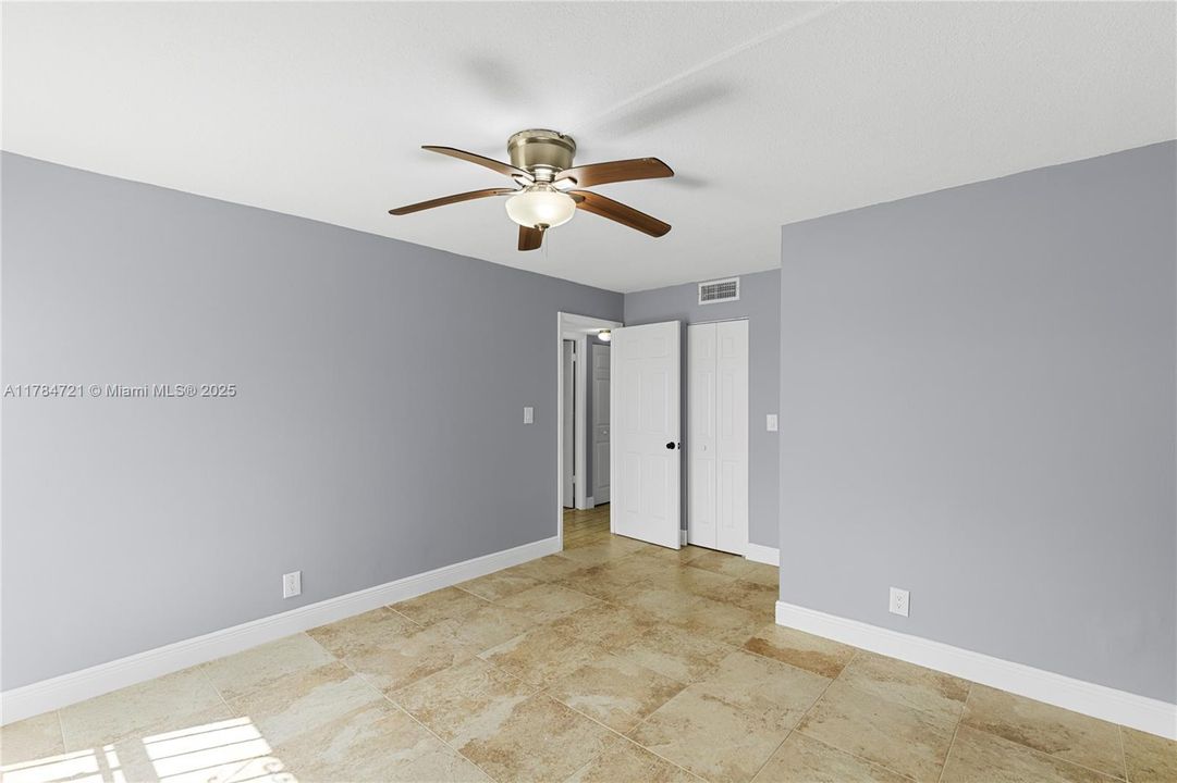 Недавно продано: $140,000 (2 спален, 2 ванн, 1150 Квадратных фут)