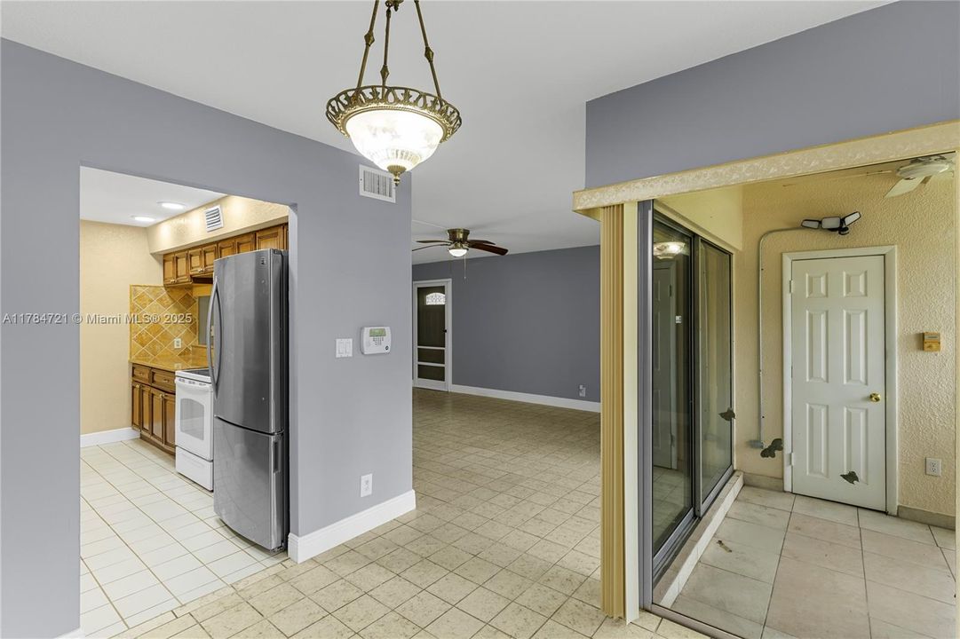 Недавно продано: $140,000 (2 спален, 2 ванн, 1150 Квадратных фут)