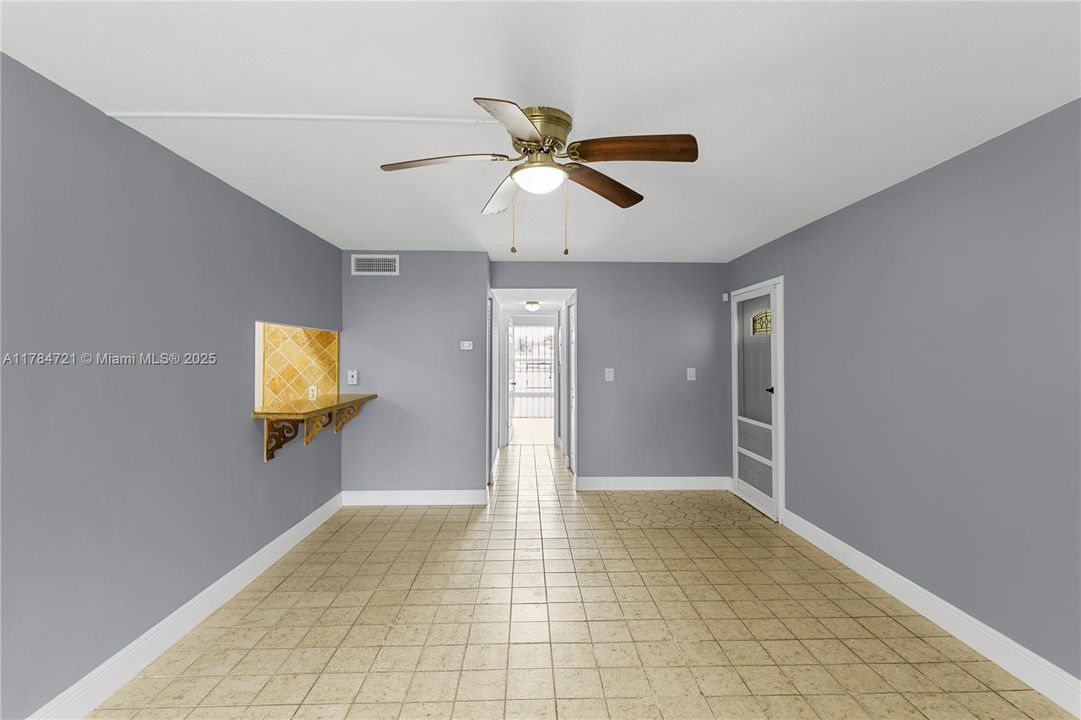 Недавно продано: $140,000 (2 спален, 2 ванн, 1150 Квадратных фут)