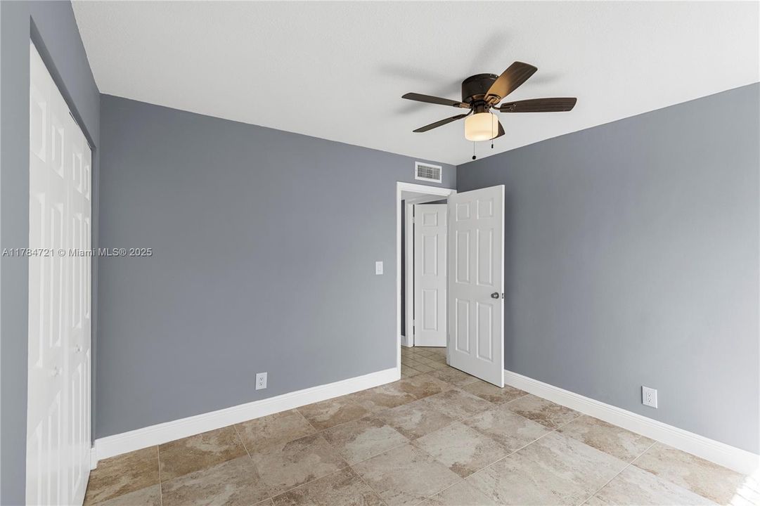 Недавно продано: $140,000 (2 спален, 2 ванн, 1150 Квадратных фут)