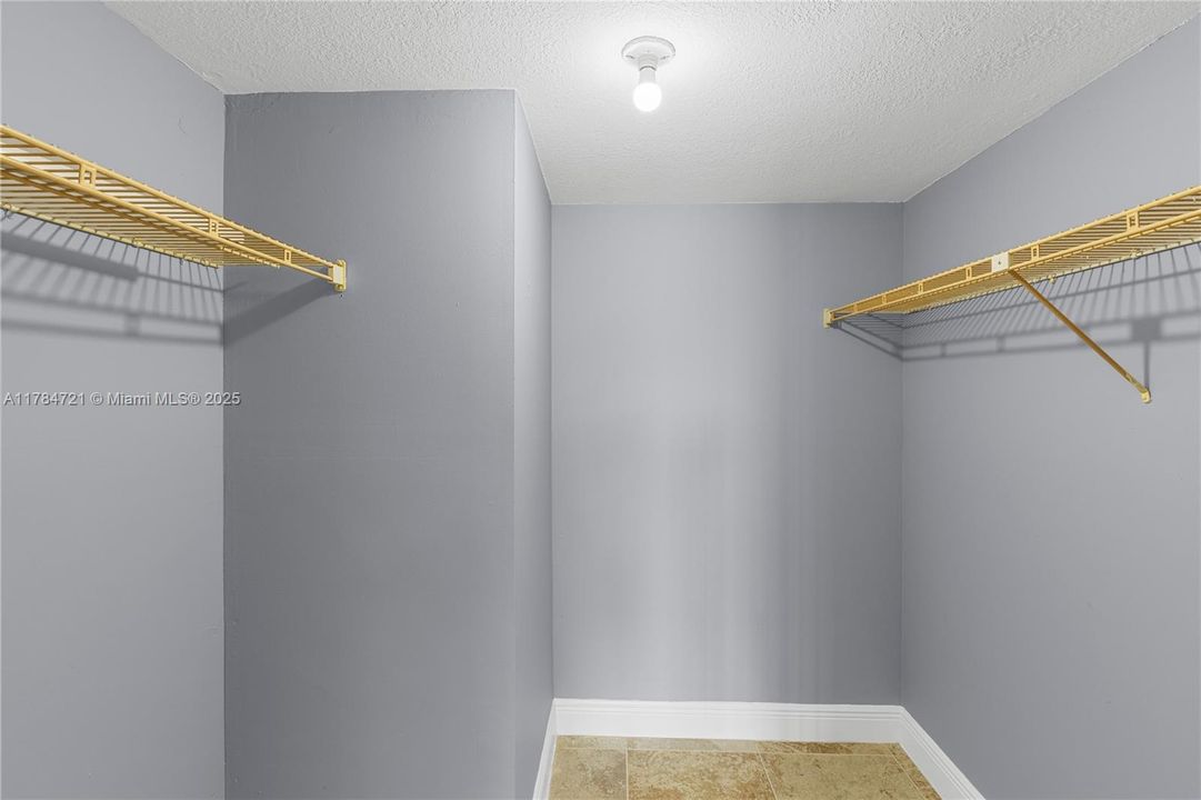 Недавно продано: $140,000 (2 спален, 2 ванн, 1150 Квадратных фут)