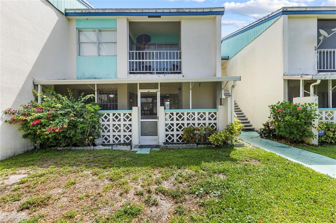 Недавно продано: $140,000 (2 спален, 2 ванн, 1150 Квадратных фут)