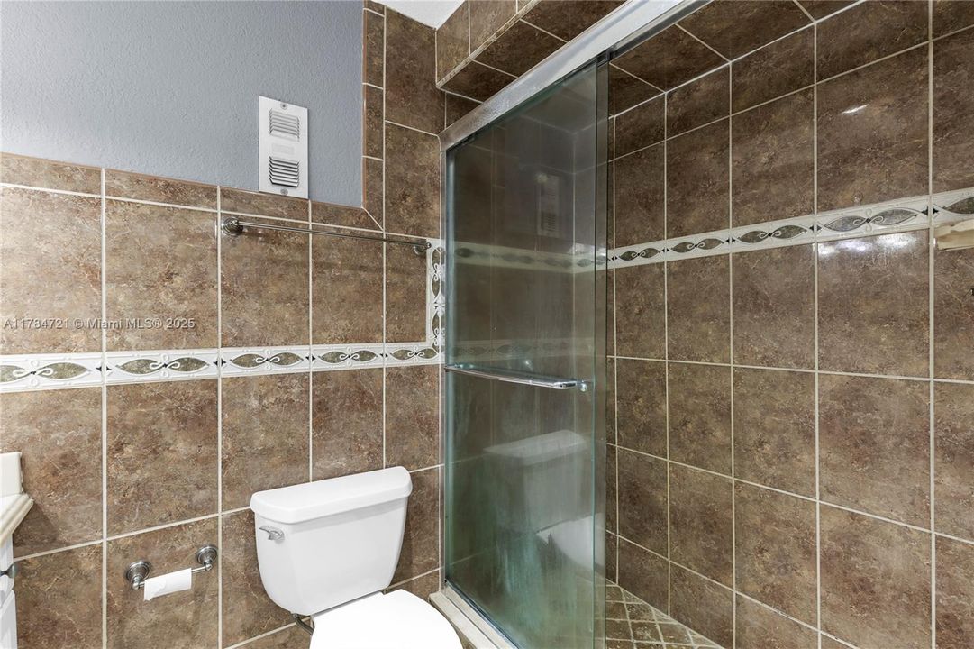 Недавно продано: $140,000 (2 спален, 2 ванн, 1150 Квадратных фут)