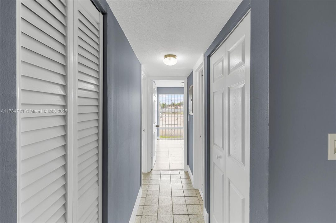 Недавно продано: $140,000 (2 спален, 2 ванн, 1150 Квадратных фут)