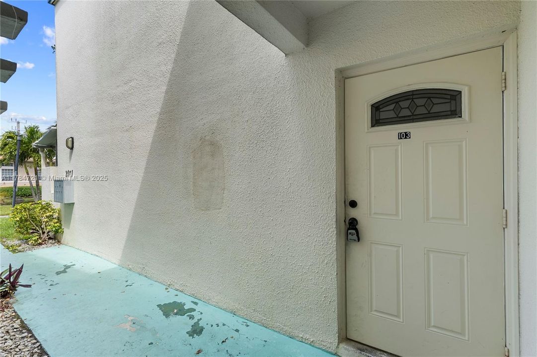 Недавно продано: $140,000 (2 спален, 2 ванн, 1150 Квадратных фут)