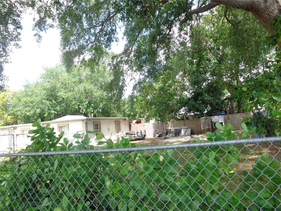 На продажу: $499,900 (0.36 acres)