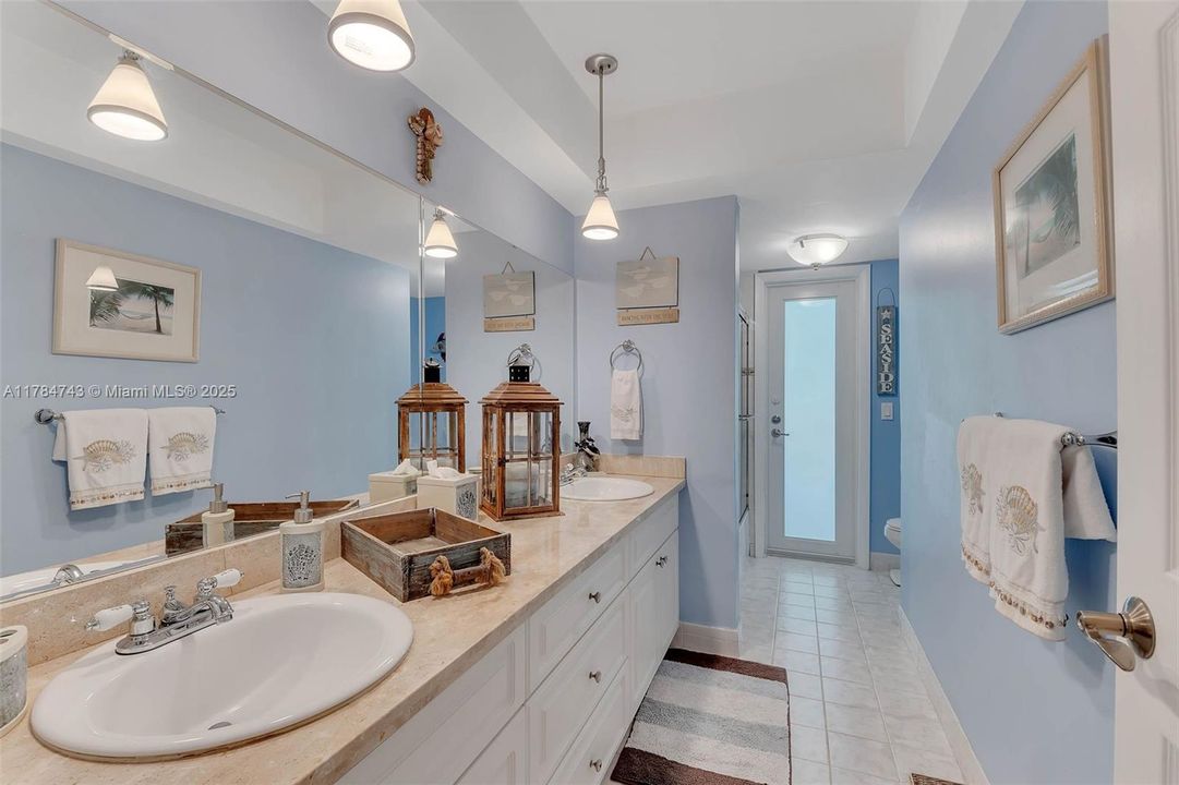 For Sale: $1,285,000 (4 beds, 2 baths, 2300 Square Feet)