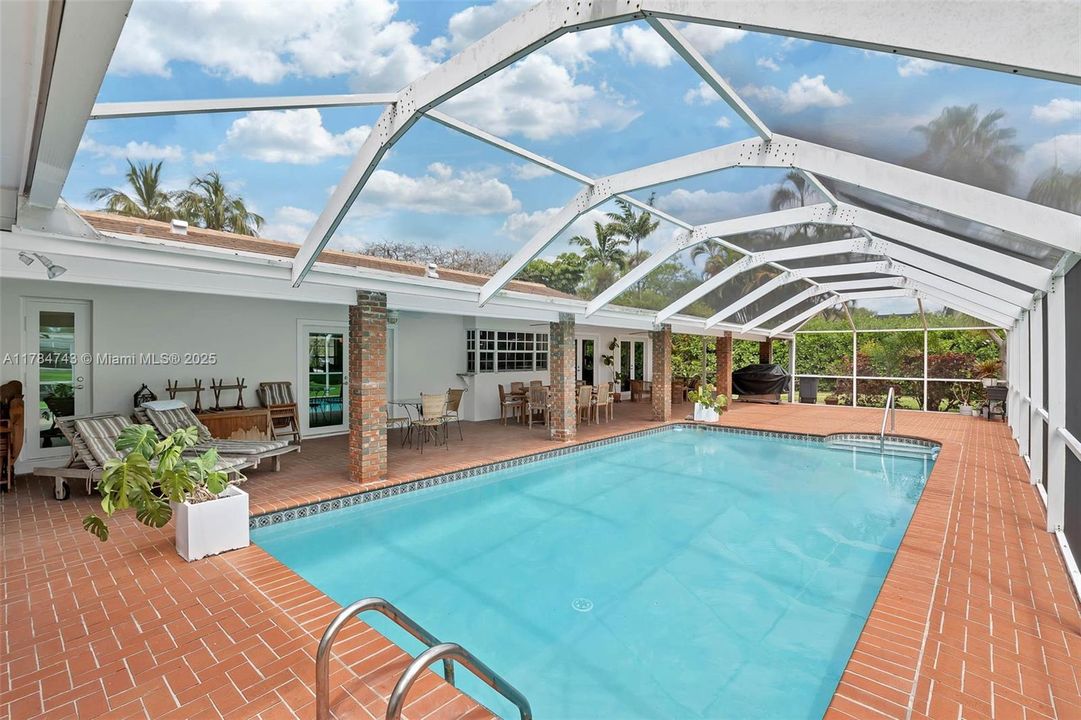 For Sale: $1,285,000 (4 beds, 2 baths, 2300 Square Feet)
