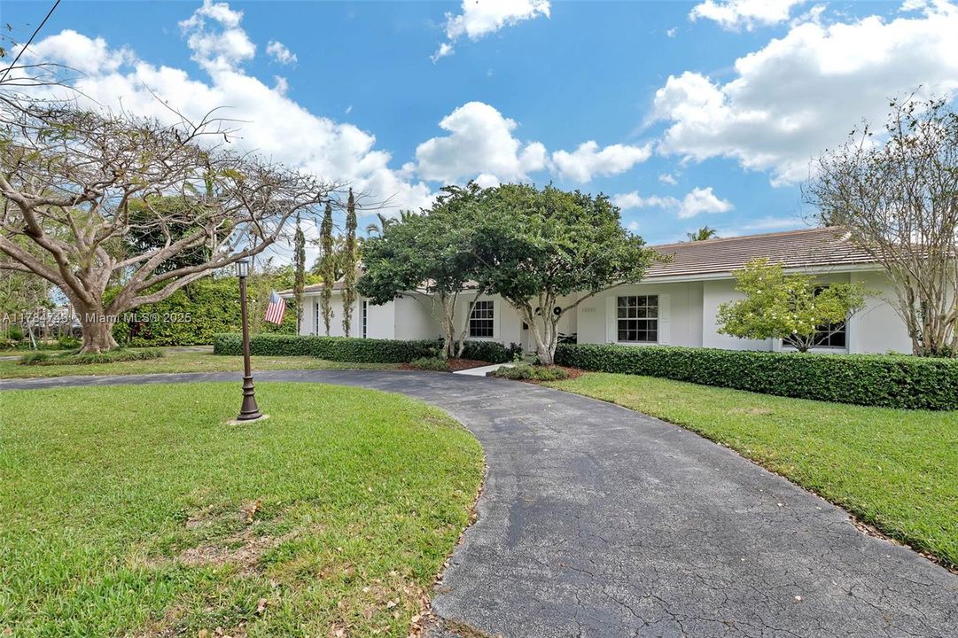 For Sale: $1,285,000 (4 beds, 2 baths, 2300 Square Feet)