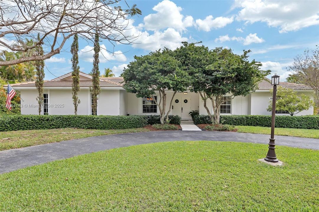 For Sale: $1,285,000 (4 beds, 2 baths, 2300 Square Feet)