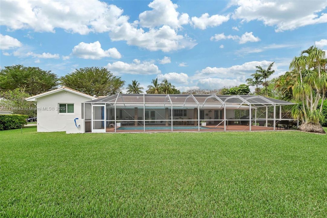 For Sale: $1,285,000 (4 beds, 2 baths, 2300 Square Feet)