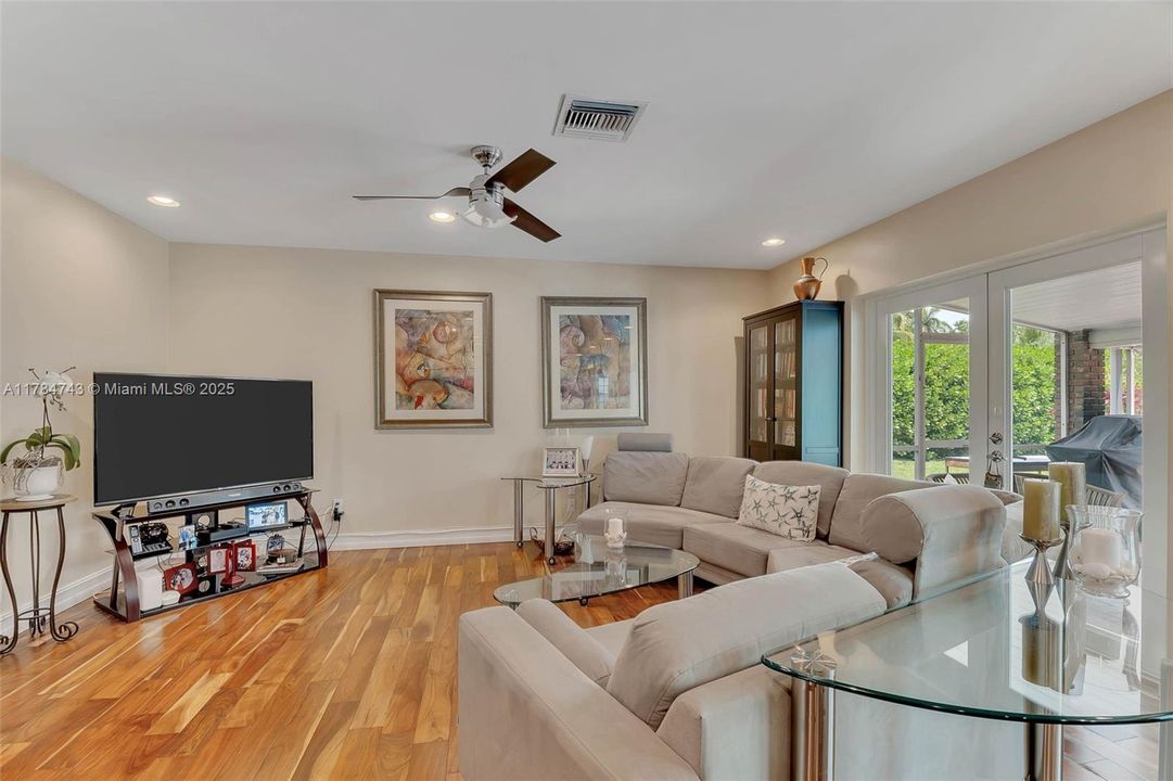 For Sale: $1,285,000 (4 beds, 2 baths, 2300 Square Feet)