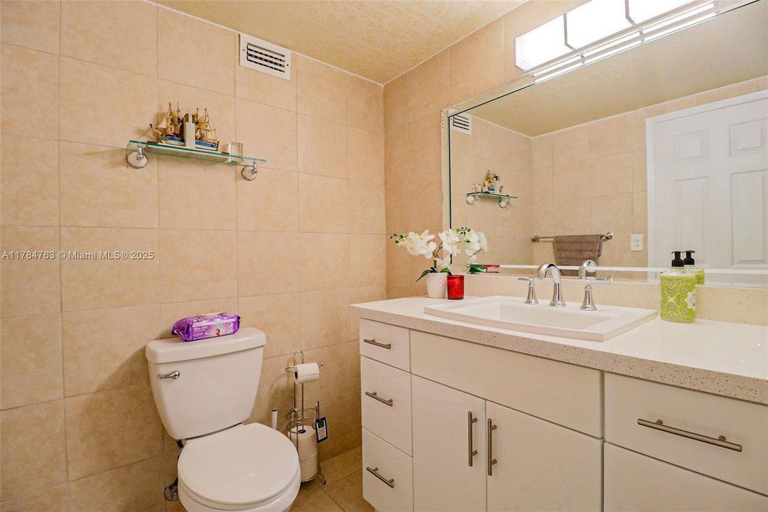 For Rent: $3,000 (2 beds, 2 baths, 1280 Square Feet)