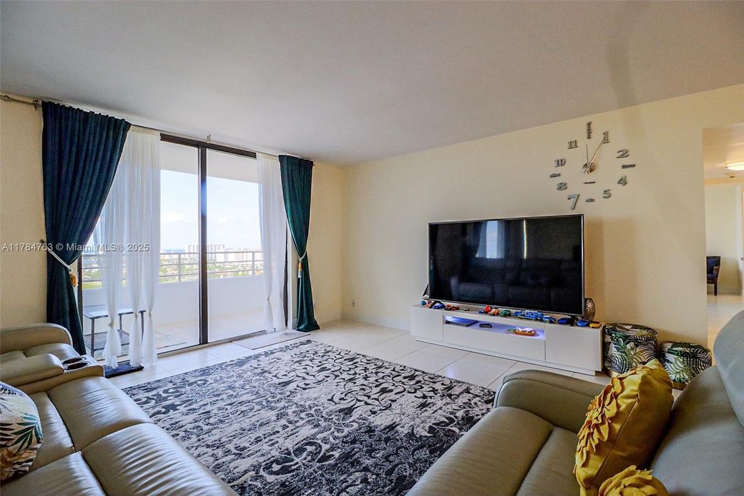 For Rent: $3,000 (2 beds, 2 baths, 1280 Square Feet)