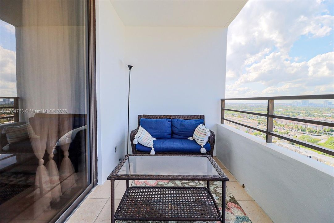 For Rent: $3,000 (2 beds, 2 baths, 1280 Square Feet)