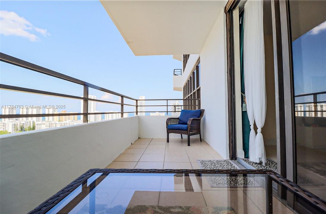 For Rent: $3,000 (2 beds, 2 baths, 1280 Square Feet)