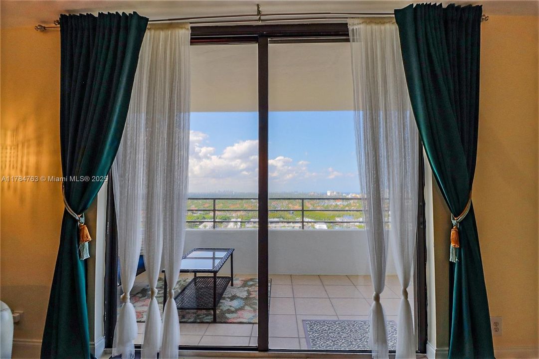 For Rent: $3,000 (2 beds, 2 baths, 1280 Square Feet)