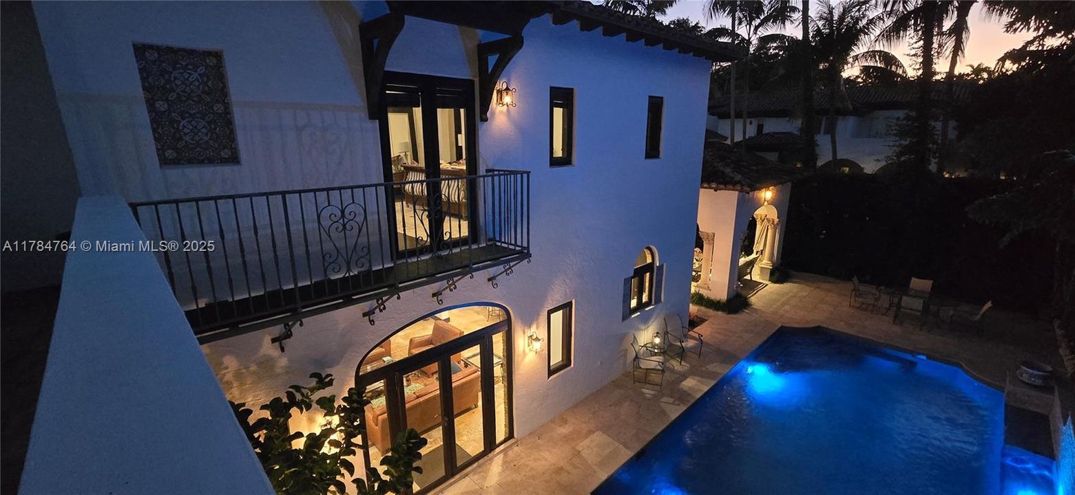 Recently Sold: $4,250,000 (5 beds, 6 baths, 3842 Square Feet)