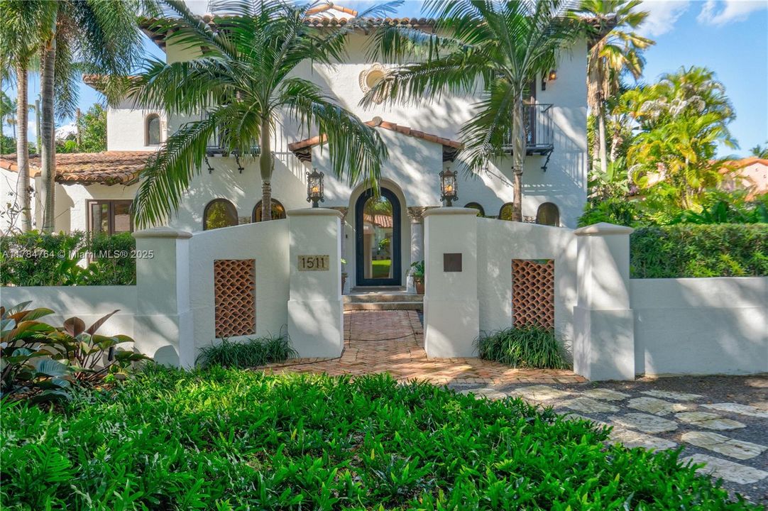 Recently Sold: $4,250,000 (5 beds, 6 baths, 3842 Square Feet)