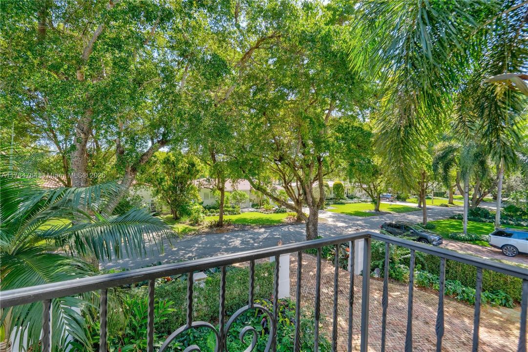 Recently Sold: $4,250,000 (5 beds, 6 baths, 3842 Square Feet)