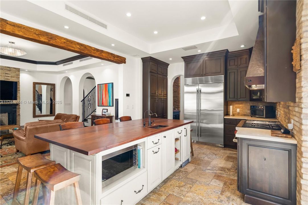 Natural gas Wolf and Subzero appliances with ice maker and wine cooler