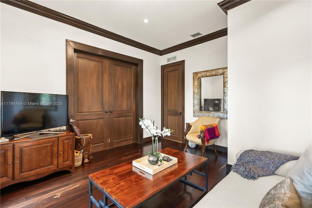 Recently Sold: $4,250,000 (5 beds, 6 baths, 3842 Square Feet)