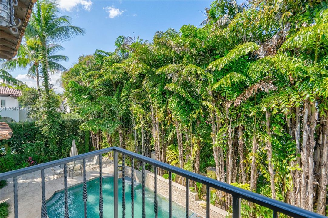 Recently Sold: $4,250,000 (5 beds, 6 baths, 3842 Square Feet)