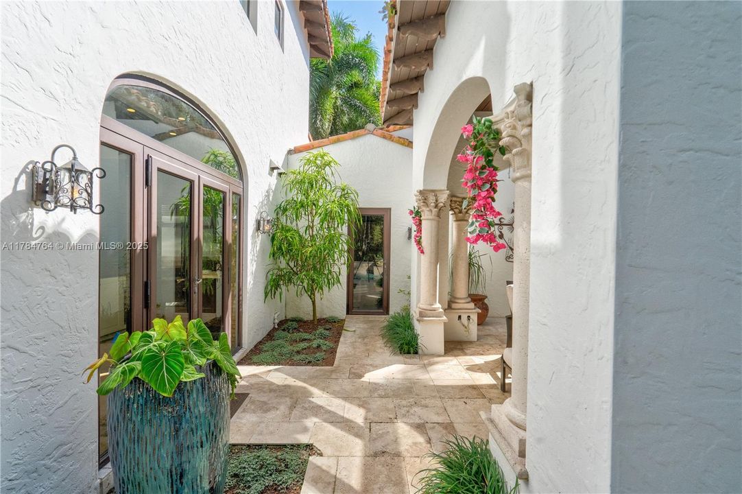 Recently Sold: $4,250,000 (5 beds, 6 baths, 3842 Square Feet)