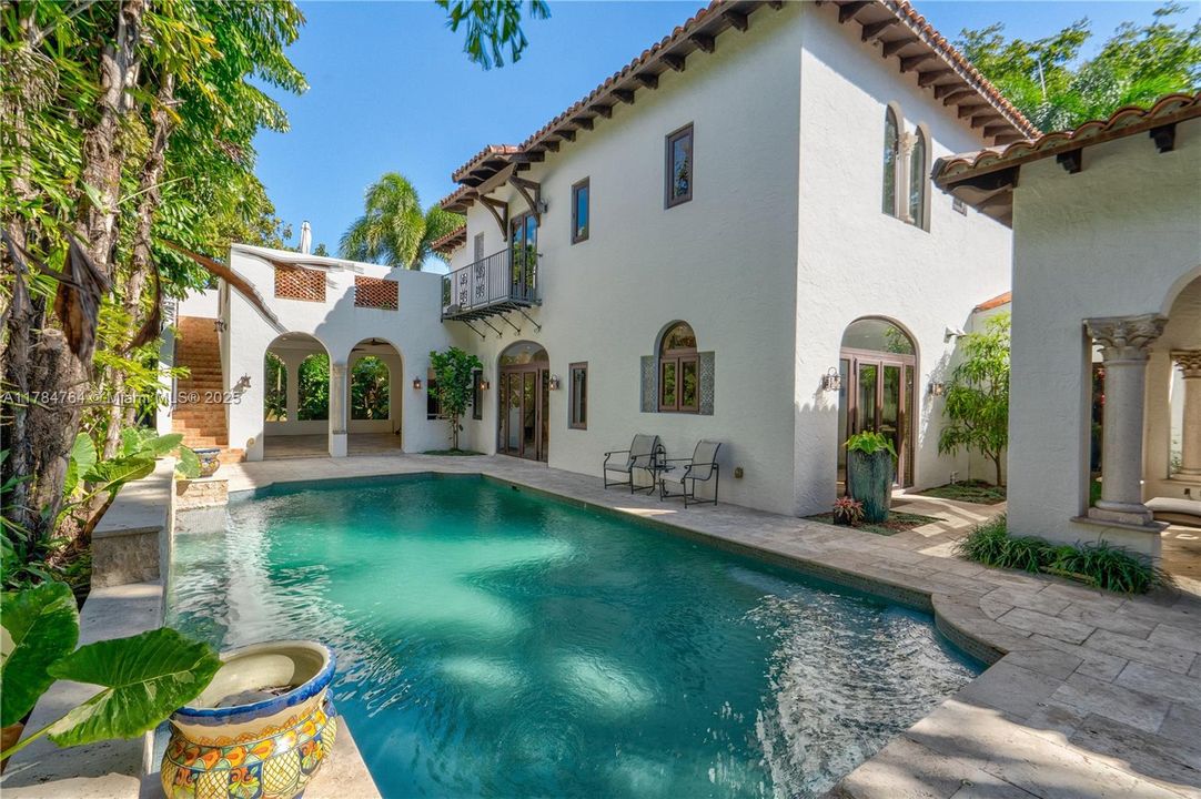 Recently Sold: $4,250,000 (5 beds, 6 baths, 3842 Square Feet)