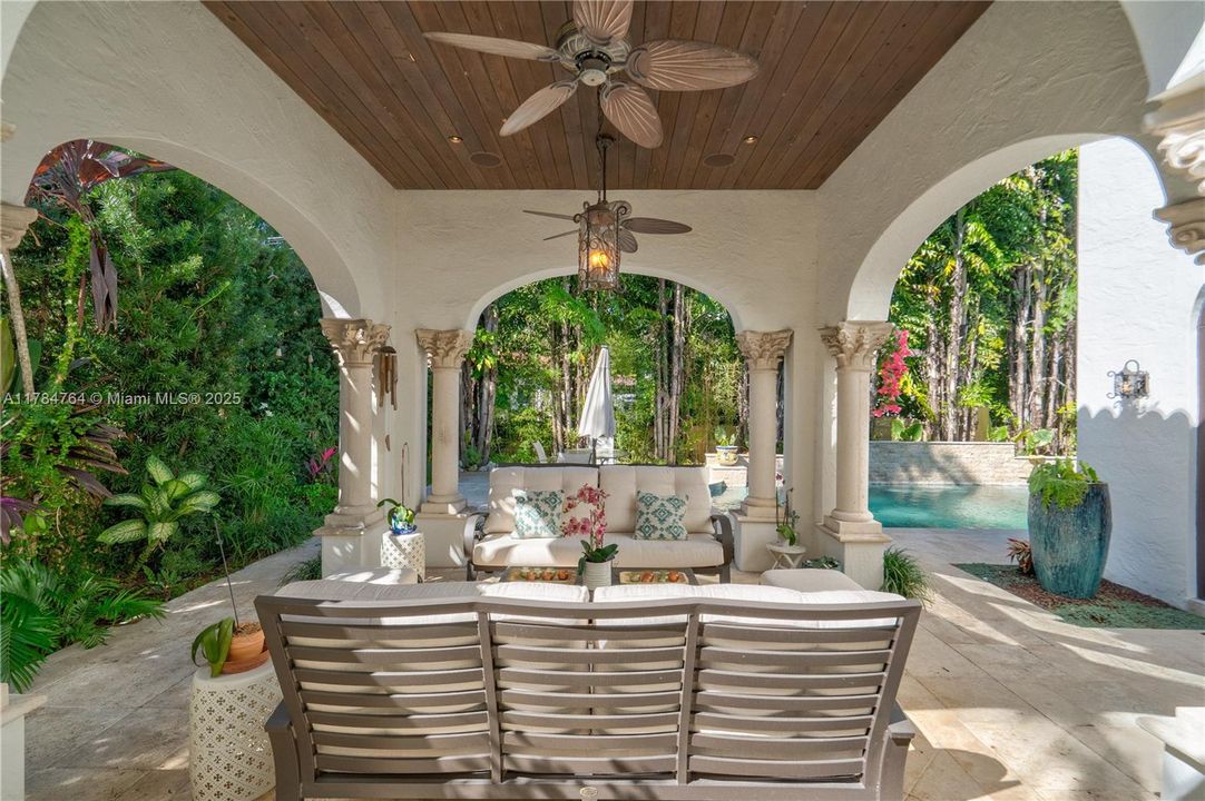 Recently Sold: $4,250,000 (5 beds, 6 baths, 3842 Square Feet)