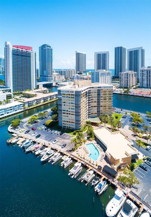 For Sale: $269,000 (1 beds, 1 baths, 1162 Square Feet)