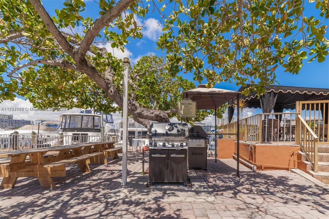 For Sale: $269,000 (1 beds, 1 baths, 1162 Square Feet)