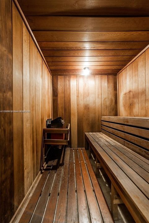 For Sale: $269,000 (1 beds, 1 baths, 1162 Square Feet)