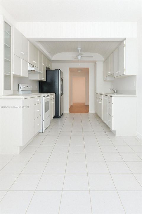 For Sale: $269,000 (1 beds, 1 baths, 1162 Square Feet)