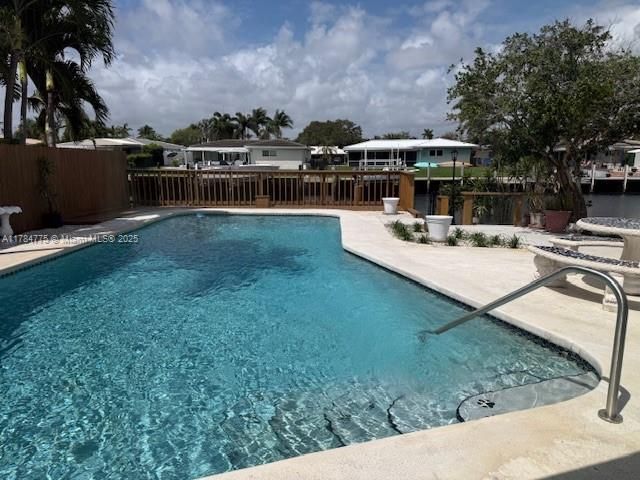 En Venta: $1,795,000 (3 camas, 2 baños, 1972 Pies cuadrados)