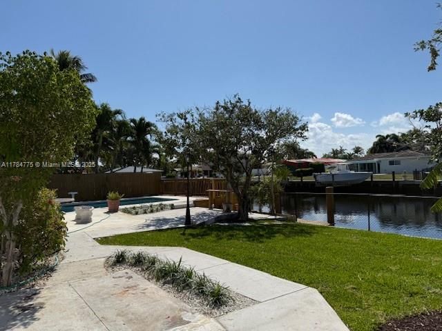 En Venta: $1,795,000 (3 camas, 2 baños, 1972 Pies cuadrados)