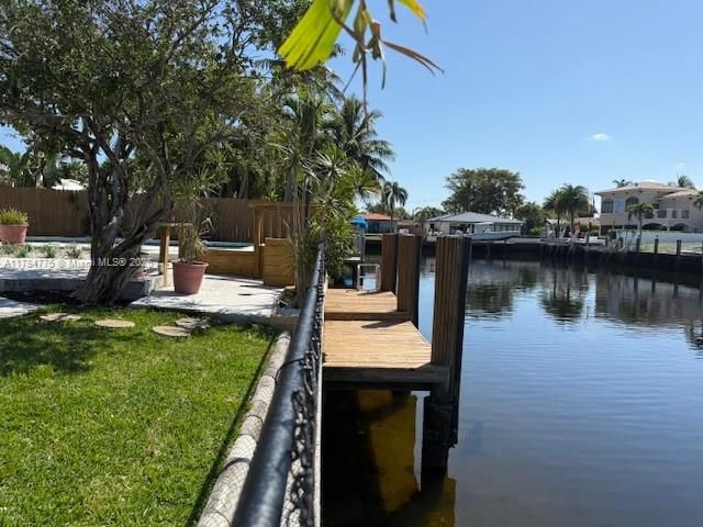 En Venta: $1,795,000 (3 camas, 2 baños, 1972 Pies cuadrados)