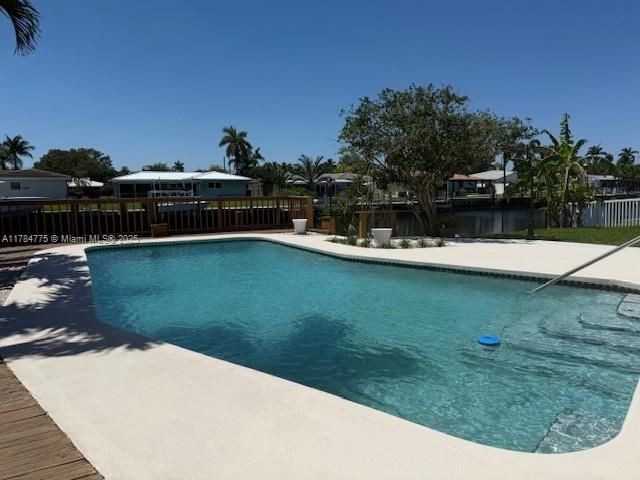 En Venta: $1,795,000 (3 camas, 2 baños, 1972 Pies cuadrados)