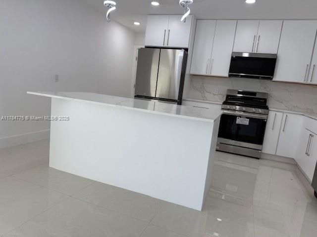 En Venta: $1,795,000 (3 camas, 2 baños, 1972 Pies cuadrados)